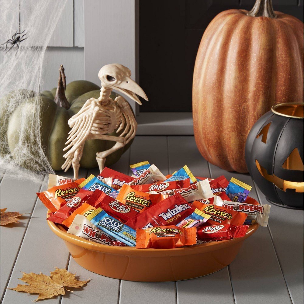 slide 5 of 5, Hershey's Miniatures Chocolate and Fruit Flavored Assortment Candy, Halloween, 29.74 oz, Variety Bag (100 Pieces), 29.74 oz