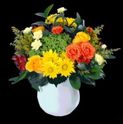 Bloom Haus Play Haus Small Fresh Flower Bouquet in Vase, 1 ct