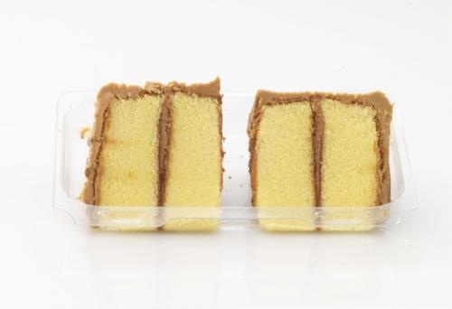 slide 1 of 1, Bakery Fresh Goodness Yellow Cake With Caramel Icing Slices, 2 ct; 7 oz