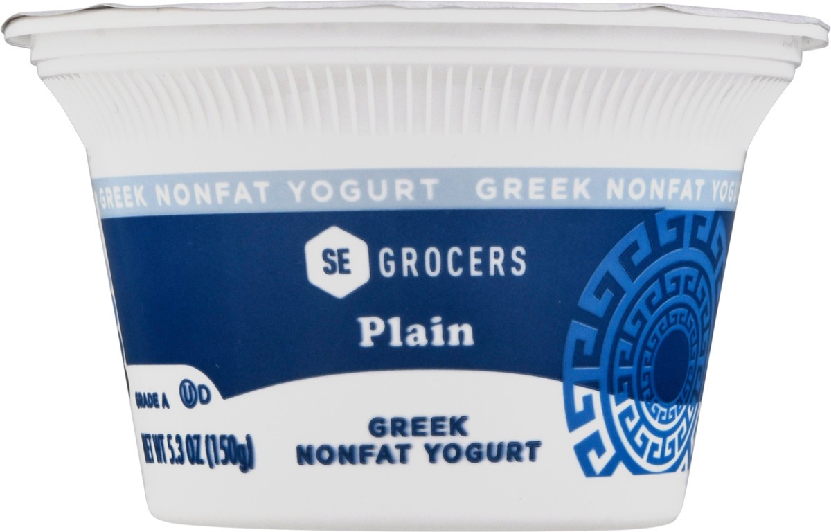 slide 2 of 11, SE Grocers Non Fat Plain Greek Yogurt, 5.3 oz