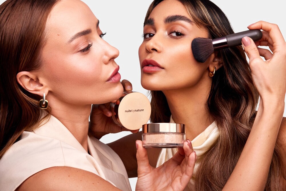 slide 2 of 5, Nude by Nature Radiant Loose Powder Foundation - W5 Vanilla, 1 ct