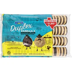 Hill Country Fare Duplex Vanilla & Chocolate Creme Sandwich Cookies - Texas-Size Pack