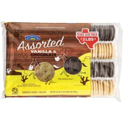Hill Country Fare Assorted Vanilla & Chocolate Creme Sandwich Cookies - Texas-Size Pack