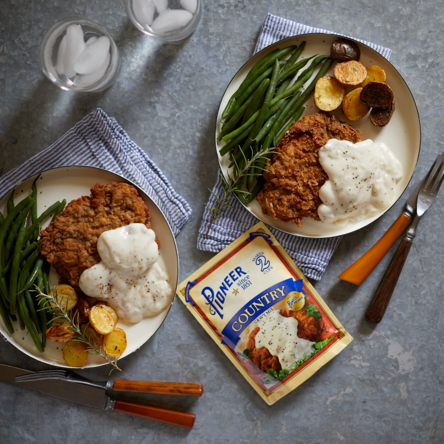 slide 4 of 7, Pioneer Country Gravy Mix 2.75 oz, 2.75 oz