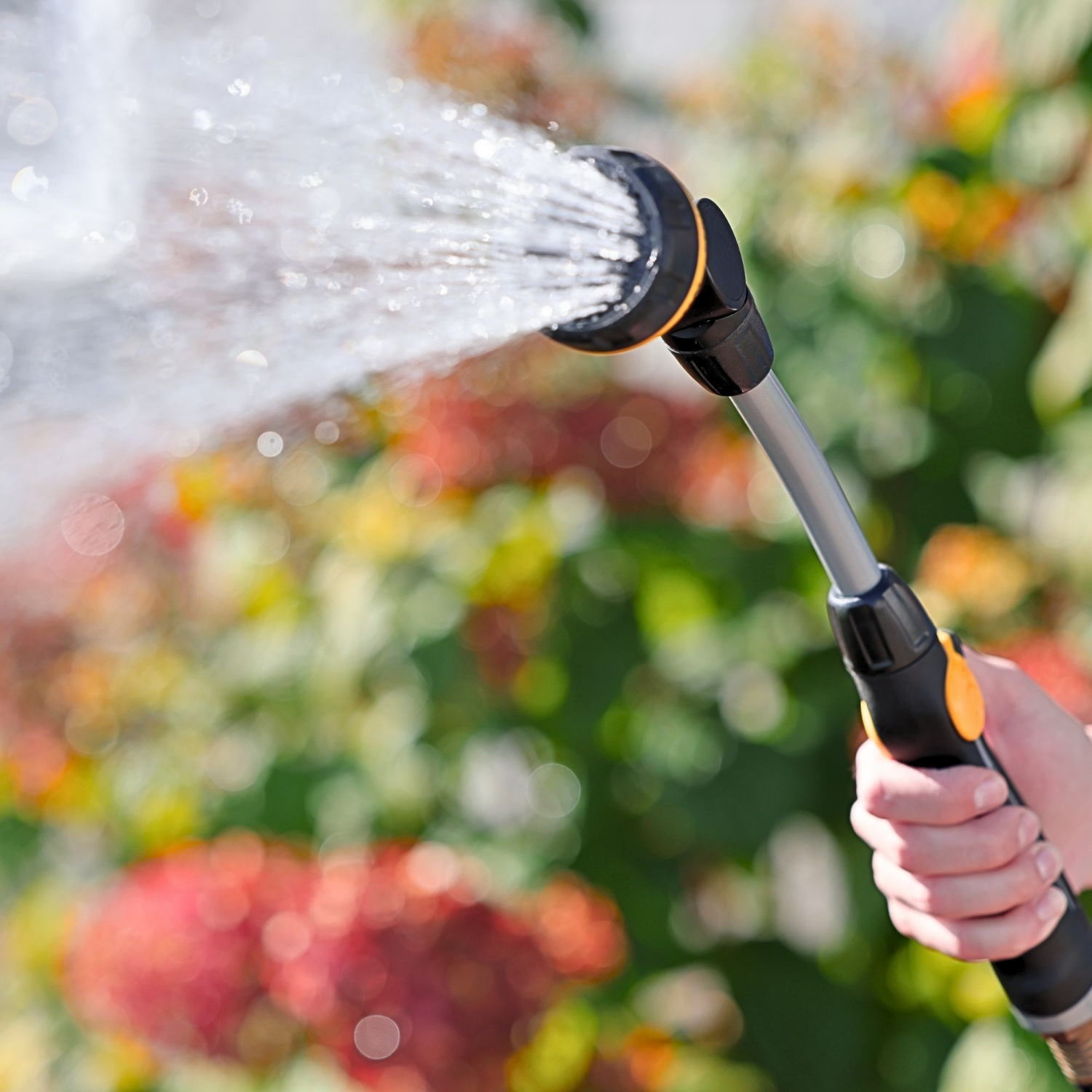 slide 4 of 5, Melnor Gentlerain 7-Pattern Pivoting Watering Wand, 16 in