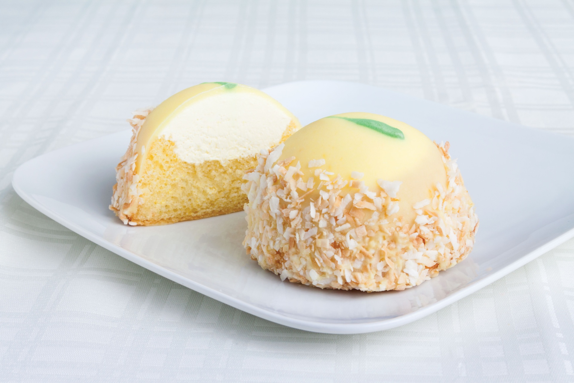 slide 1 of 1, Bakehouse Key Lime Mini Cake Bomb 3", 3 in