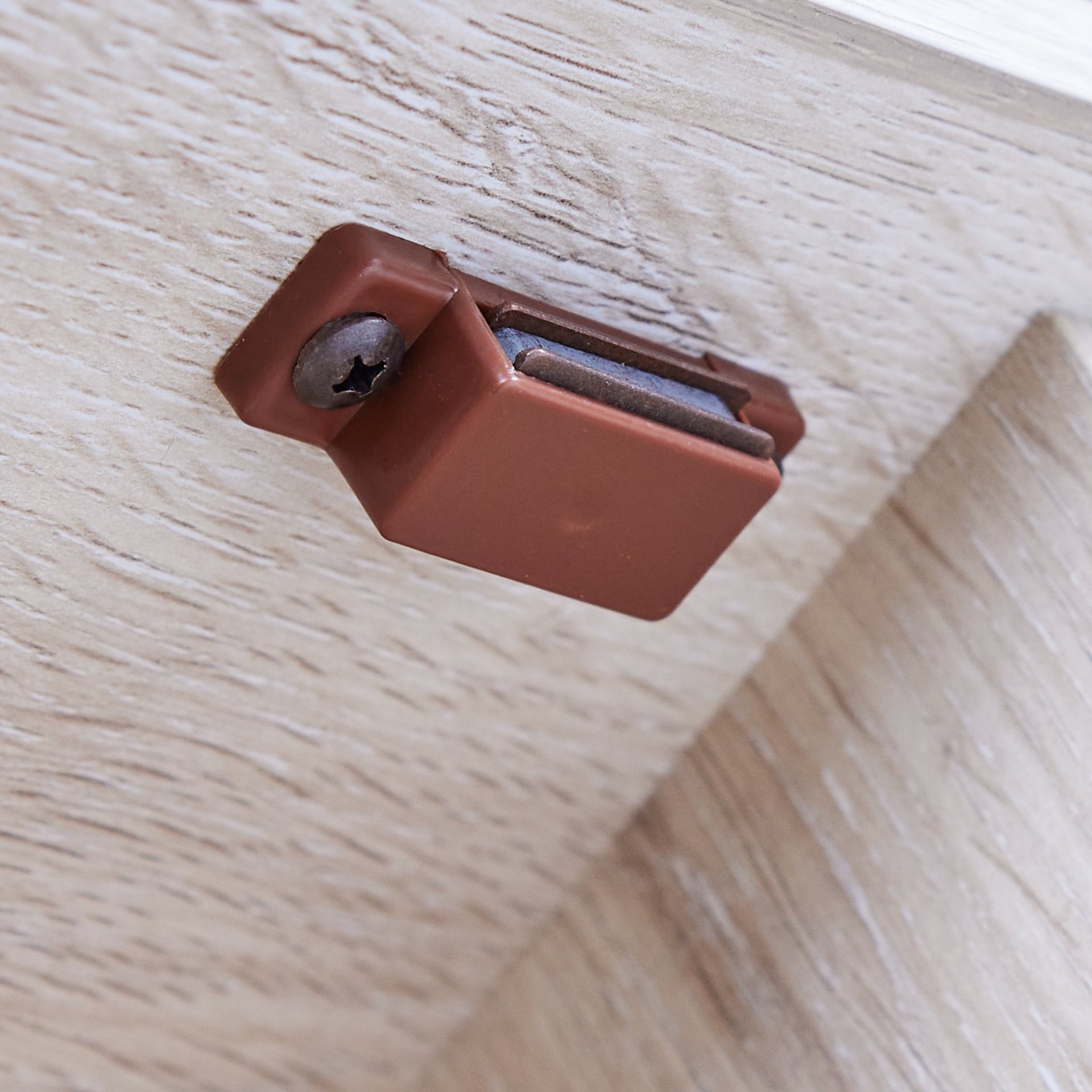 slide 5 of 6, RELIABILT 45-mm Copper Magnetic catch Cabinet Latch, 1 ct