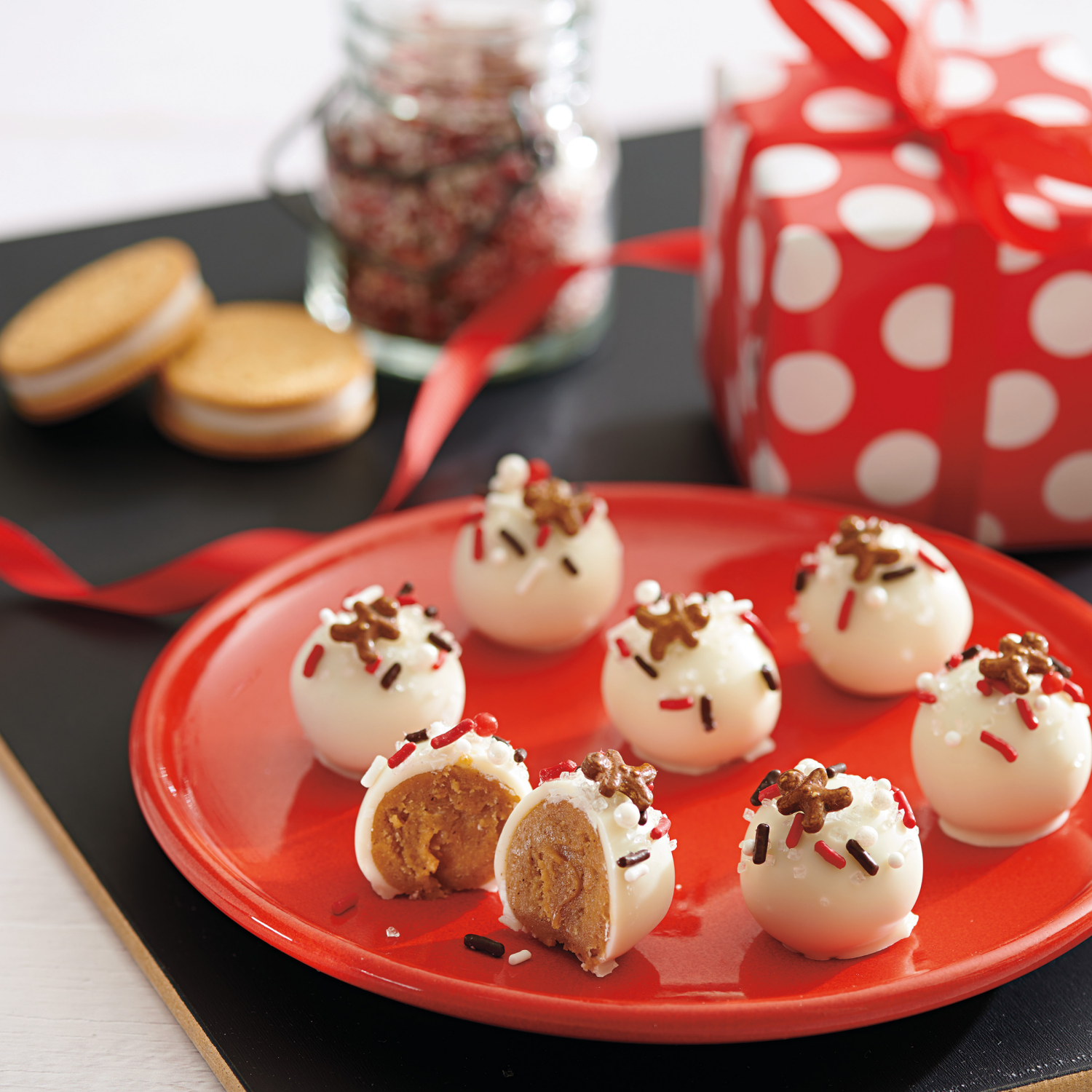 slide 4 of 8, Oreo Double Stuf Golden Sandwich Cookies Family Size - 18.12oz, 18.12 oz