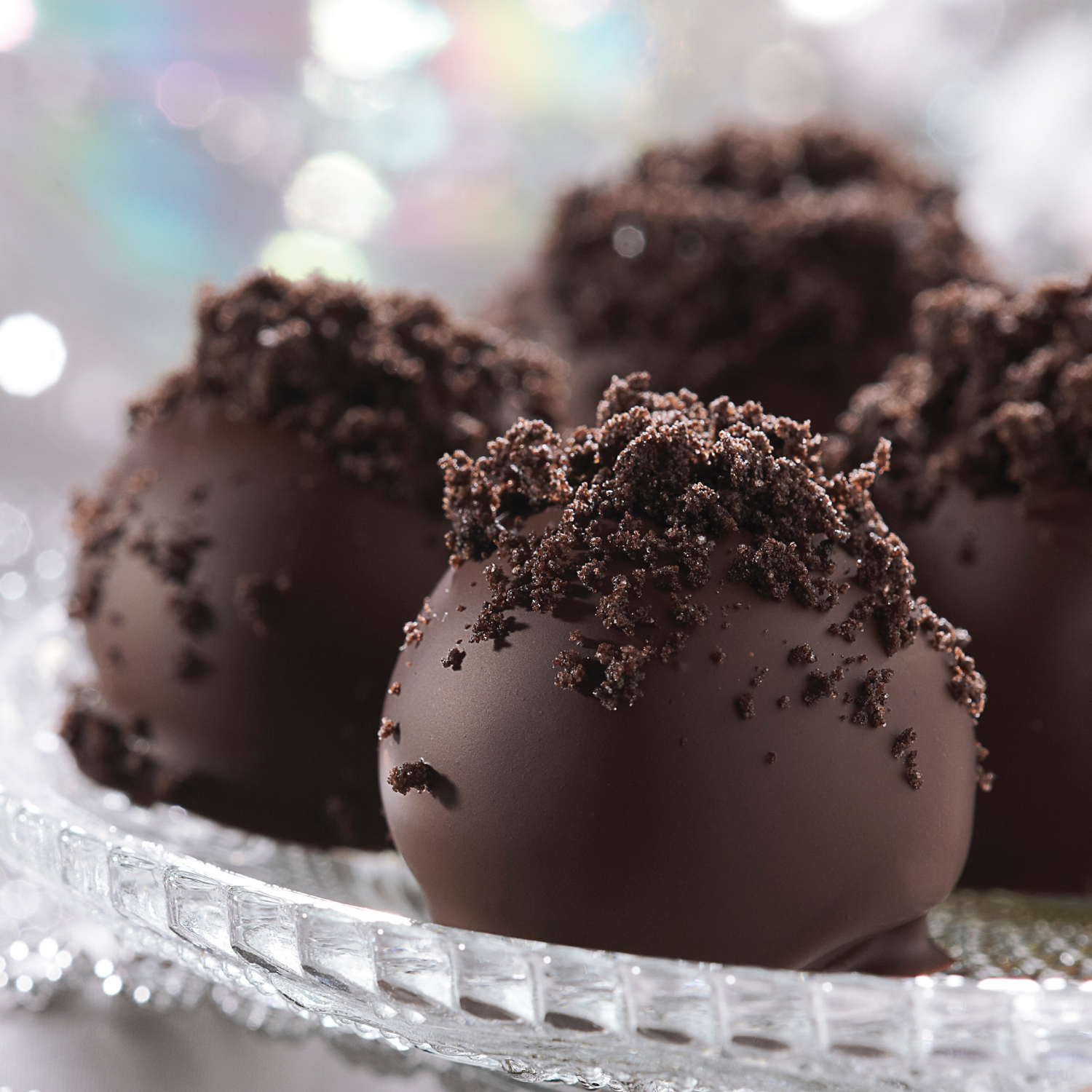 slide 2 of 8, OREO Dark Chocolate Creme Chocolate Sandwich Cookies, Family Size, 17 oz, 17 oz