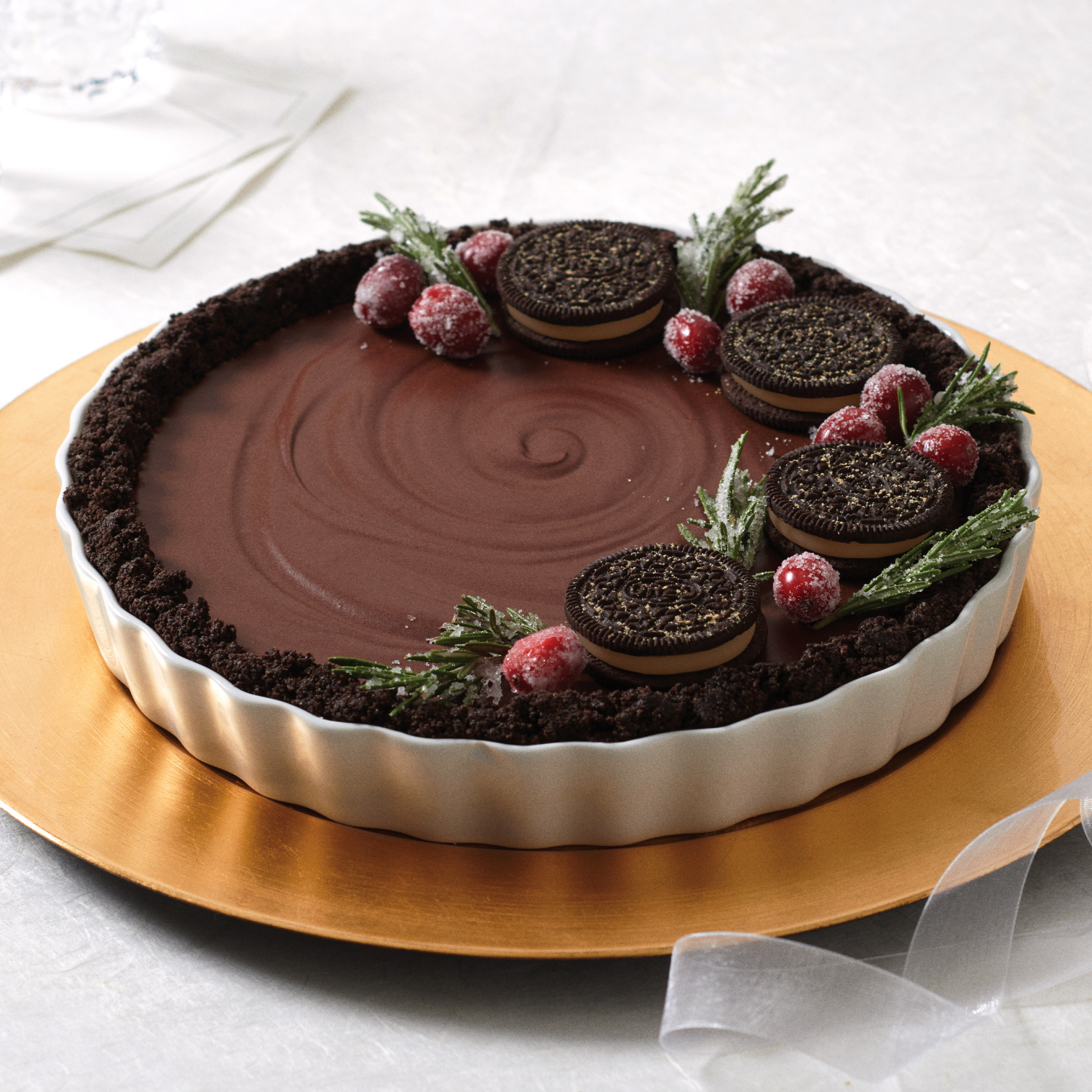 slide 3 of 8, OREO Chocolate Creme Chocolate Sandwich Cookies, Family Size, 18.71 oz, 18.71 oz