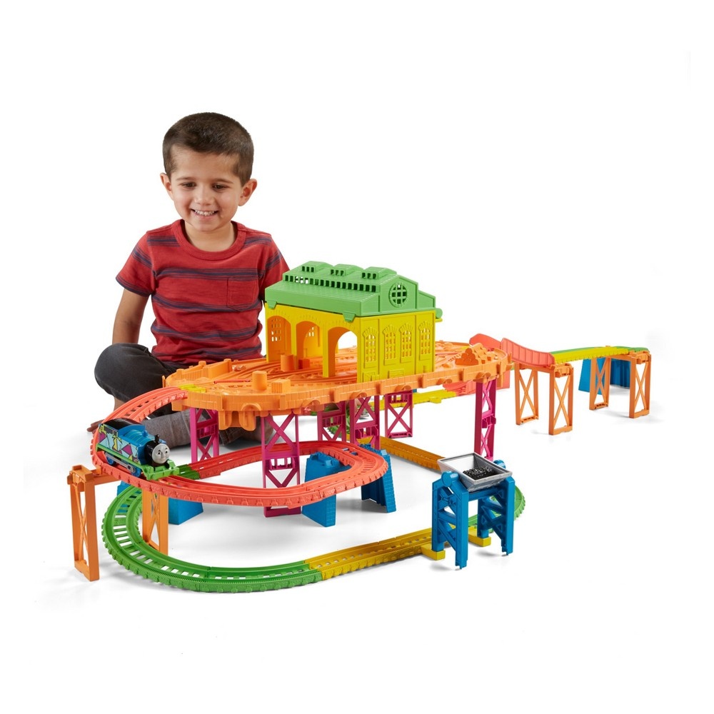 Fisher-Price Thomas & Friends TrackMaster Hyper Glow Station 1 ct