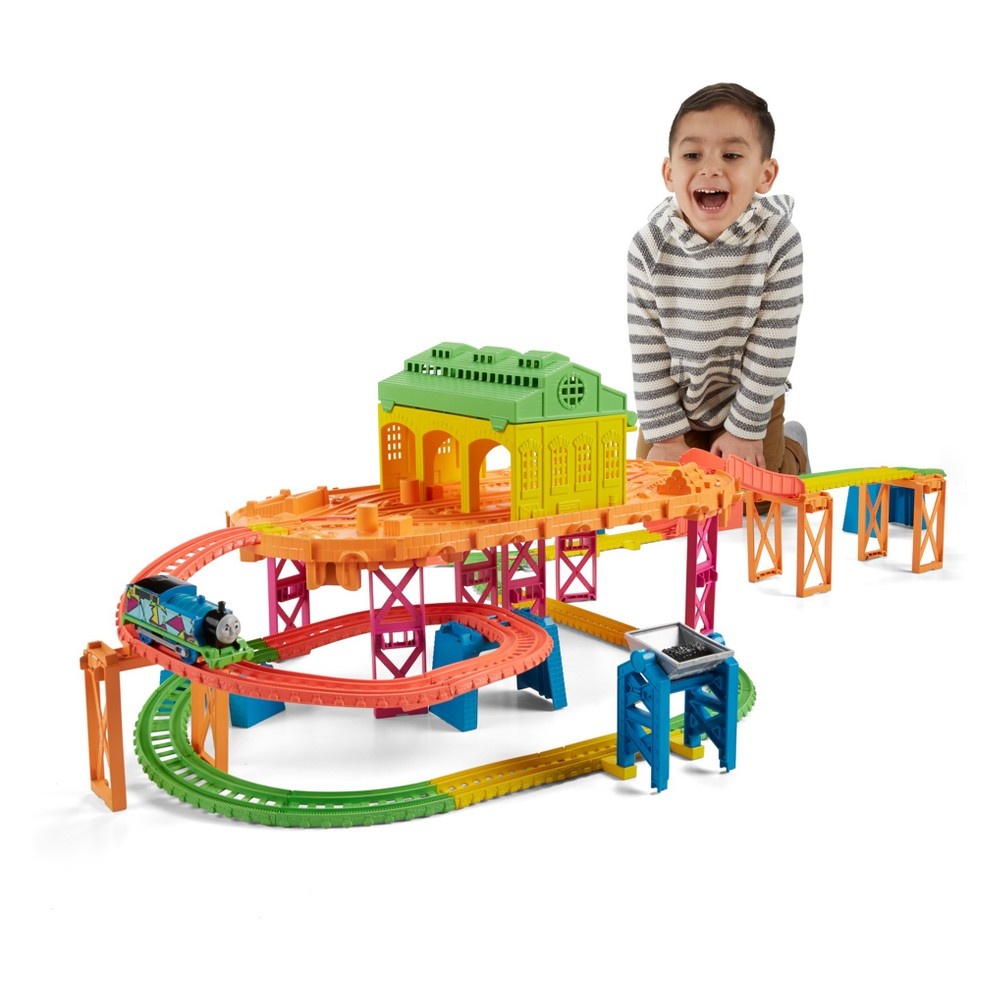 Fisher-Price Thomas & Friends TrackMaster Hyper Glow Station 1 ct