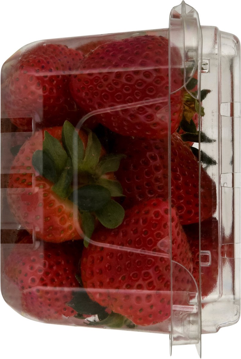 slide 7 of 9, Organic Strawberries, 16 oz