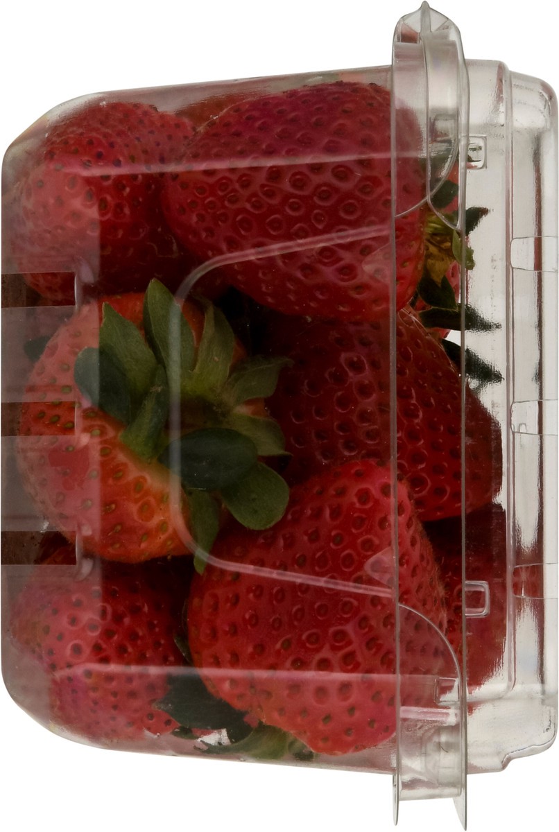 slide 6 of 9, Driscoll's Organic Strawberries, 16 oz