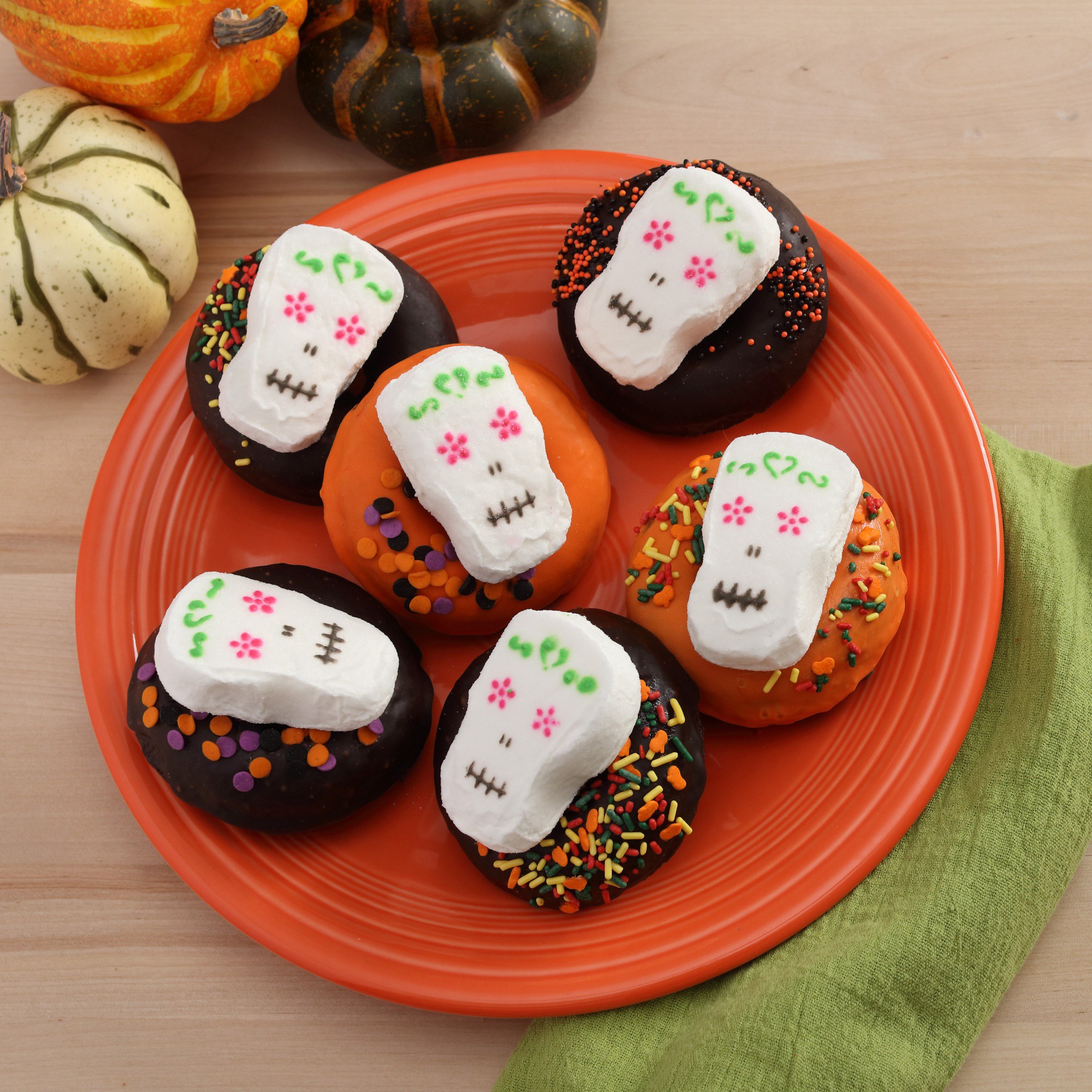 slide 4 of 5, Peeps Marshmallow Skulls, 3 oz