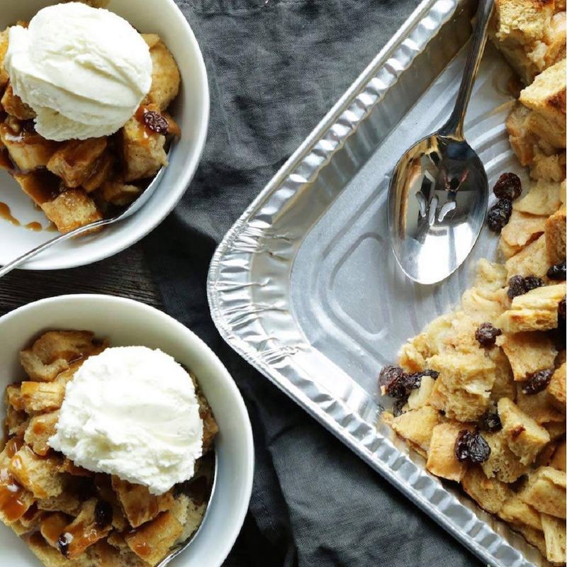 slide 5 of 5, Reynolds Disposable Bakeware cake Pan with Lids - 2ct, 2 ct