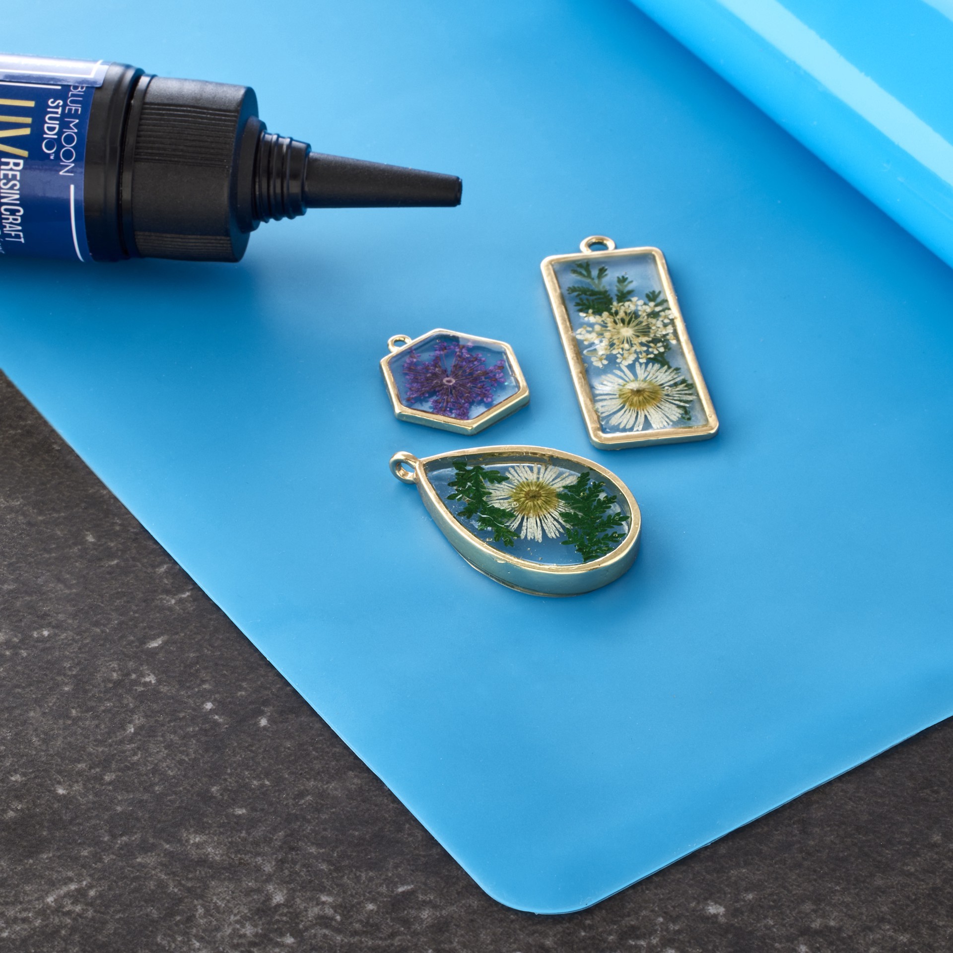 slide 4 of 4, Blue Moon Studio Uv Resin Craft Xl Silicone Mat, 17.74 in x 11 in