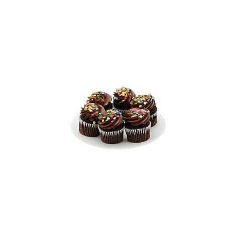 slide 1 of 1, Bakery Cupcake Chocolate Chocolate Iced 6 Count - Each, 6 ct