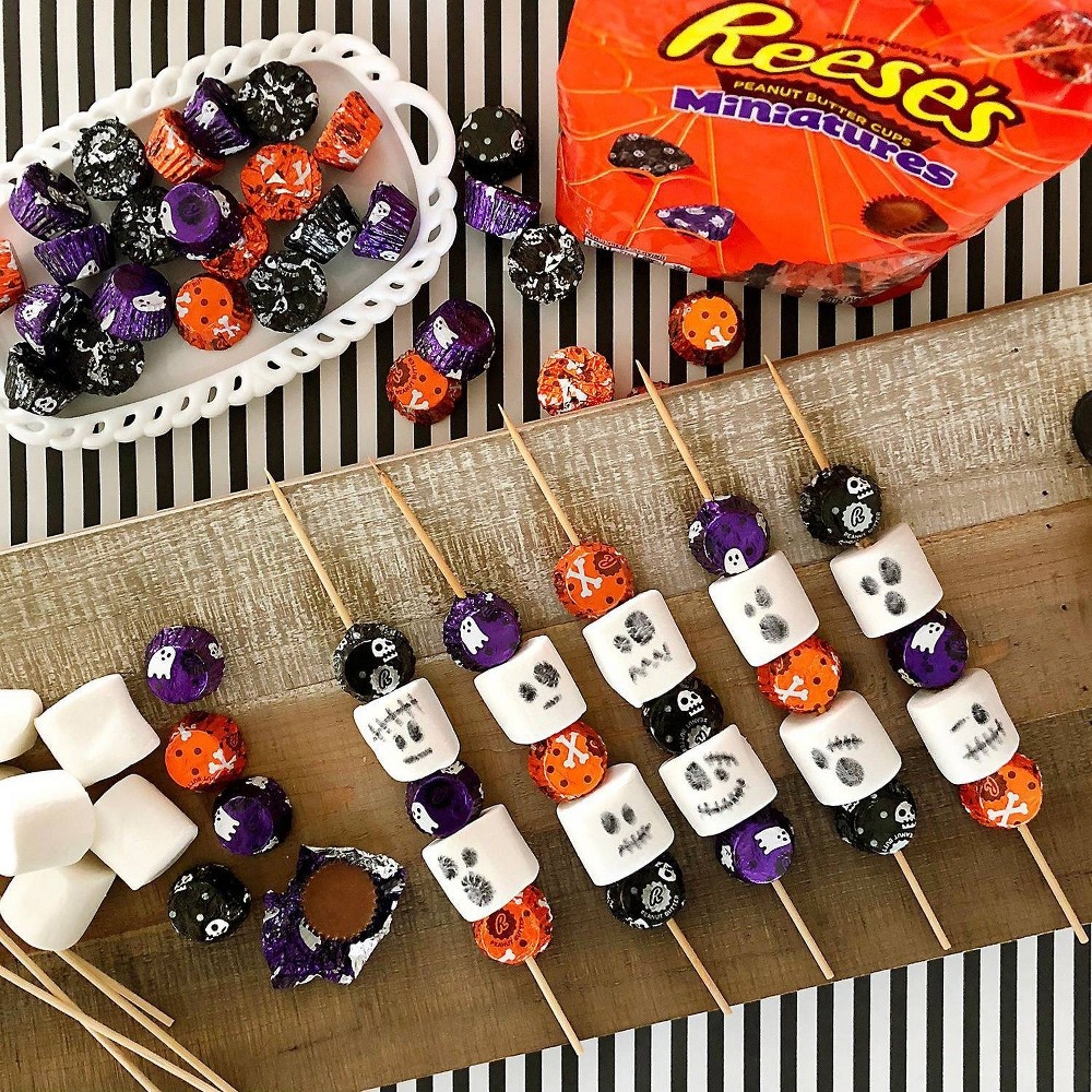 Reese's Halloween Peanut Butter Cups Miniatures With Spooky Foils 36 oz ...