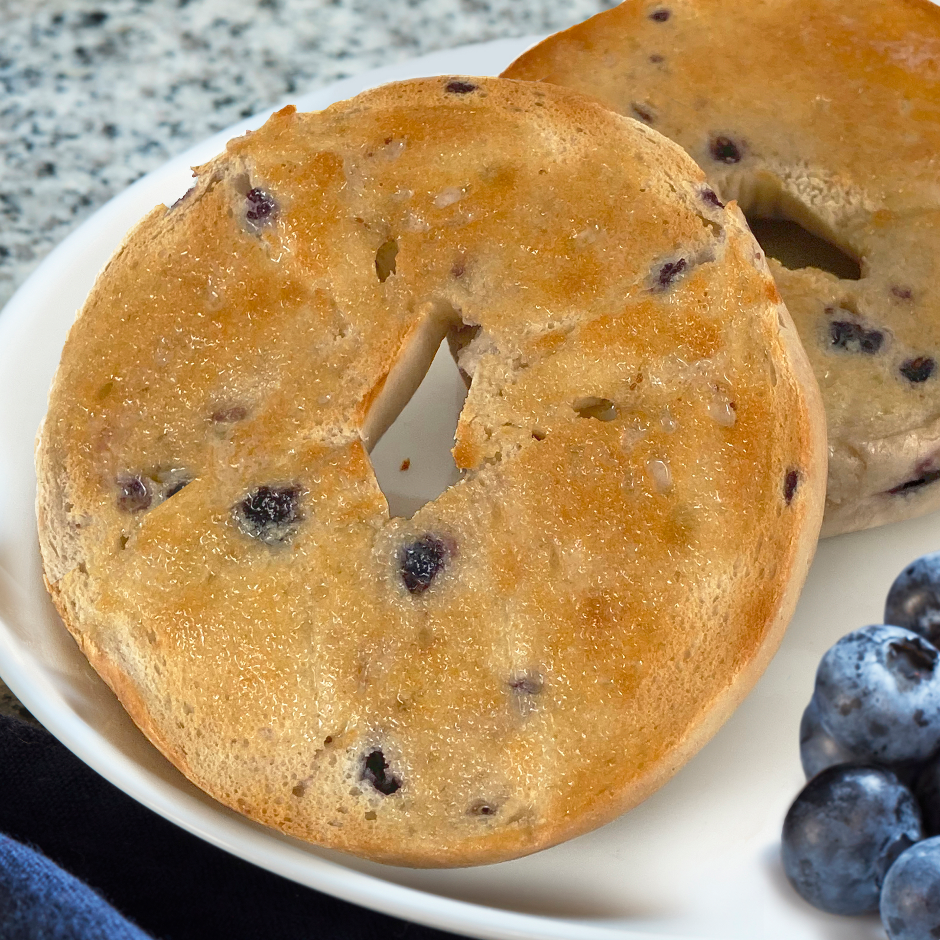 slide 4 of 5, Lender's Original Blueberry Bagels, 6 count, Pre-sliced Frozen Bagels, 12 oz Bag, 6 ct