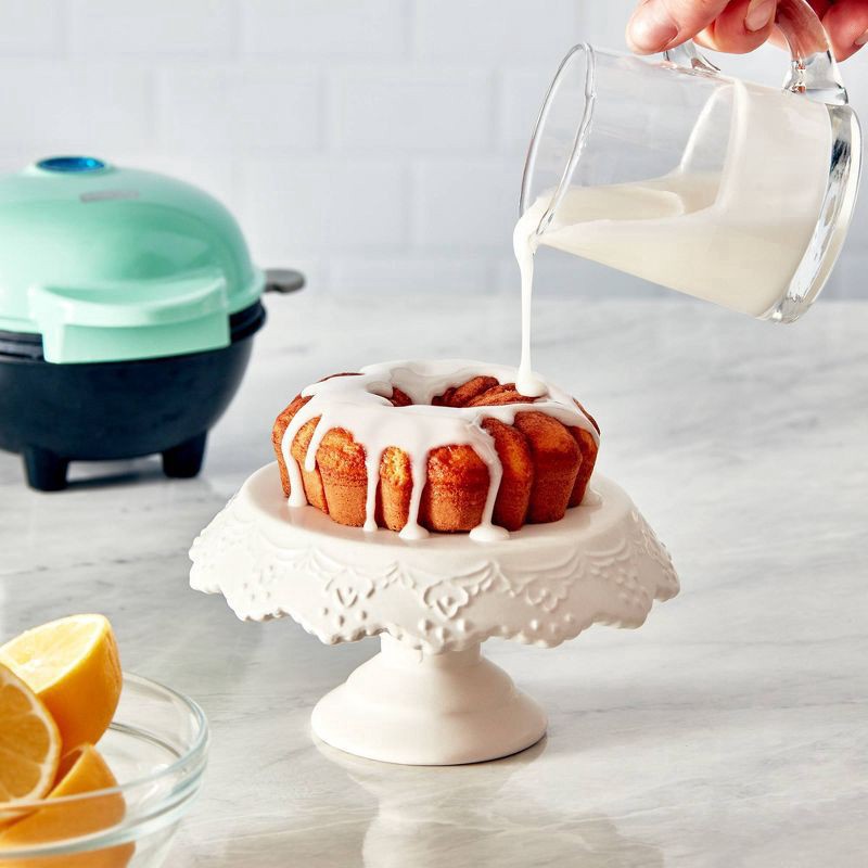 slide 6 of 9, Dash Mini Bundt Maker, Aqua, 1 ct