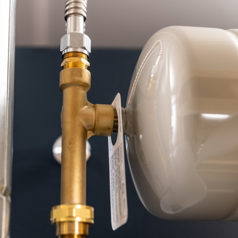 slide 4 of 6, EASTMAN 4.5-Gallon Expansion Tanks, 1 ct