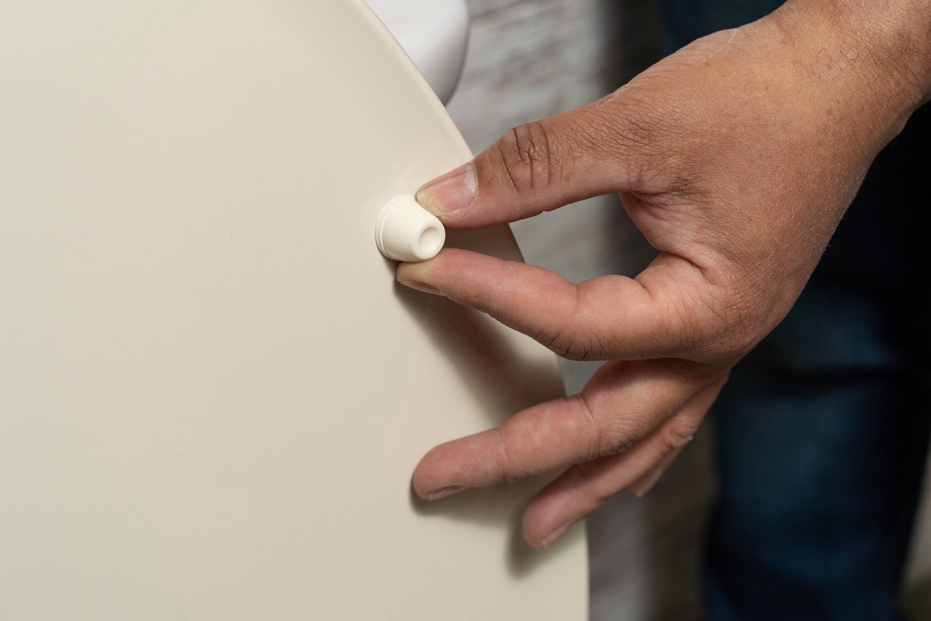 slide 3 of 6, RELIABILT White Seat post mounting kit, 1 ct