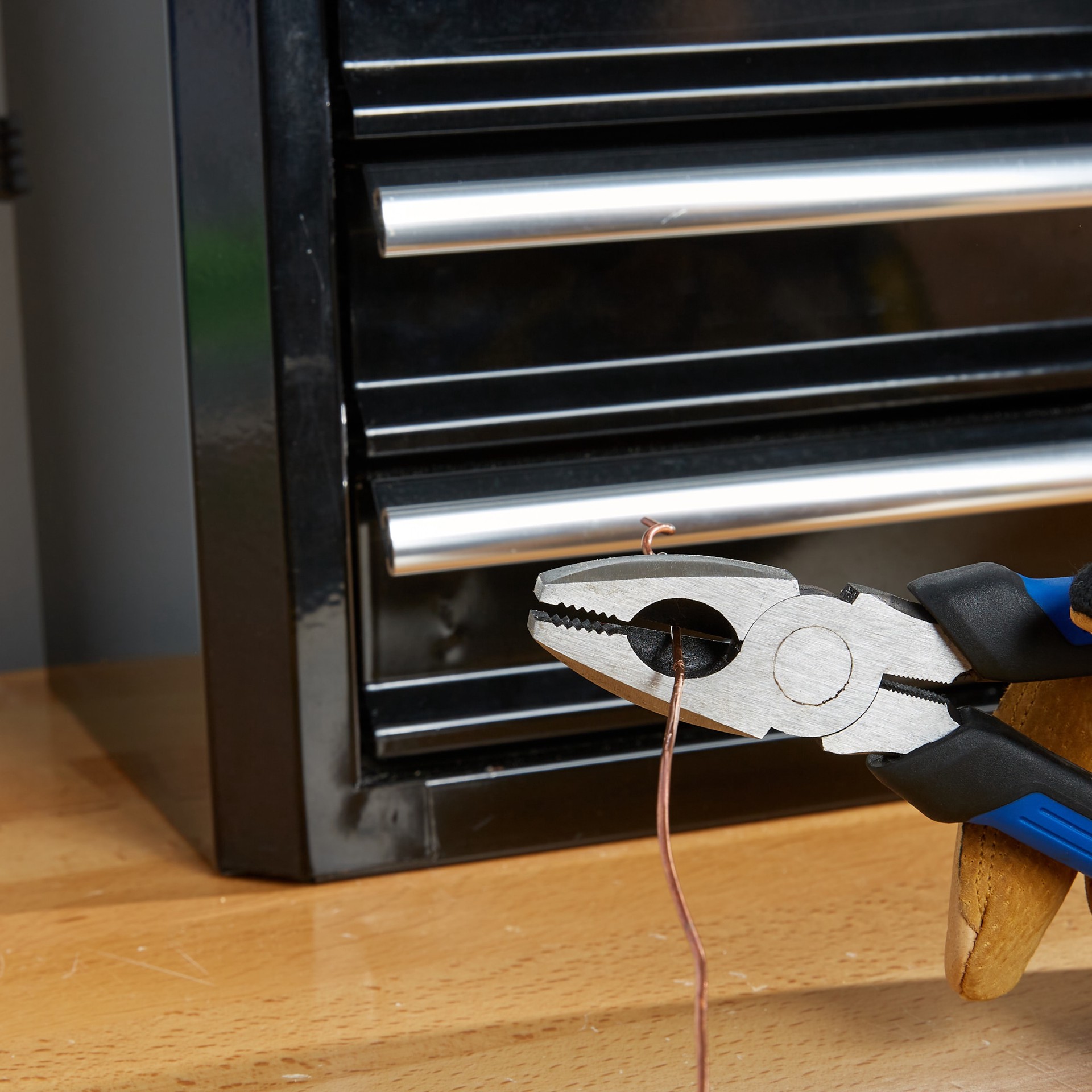 slide 4 of 6, Kobalt 7-in Lineman pliers Wire Cutter Pliers, 1 ct