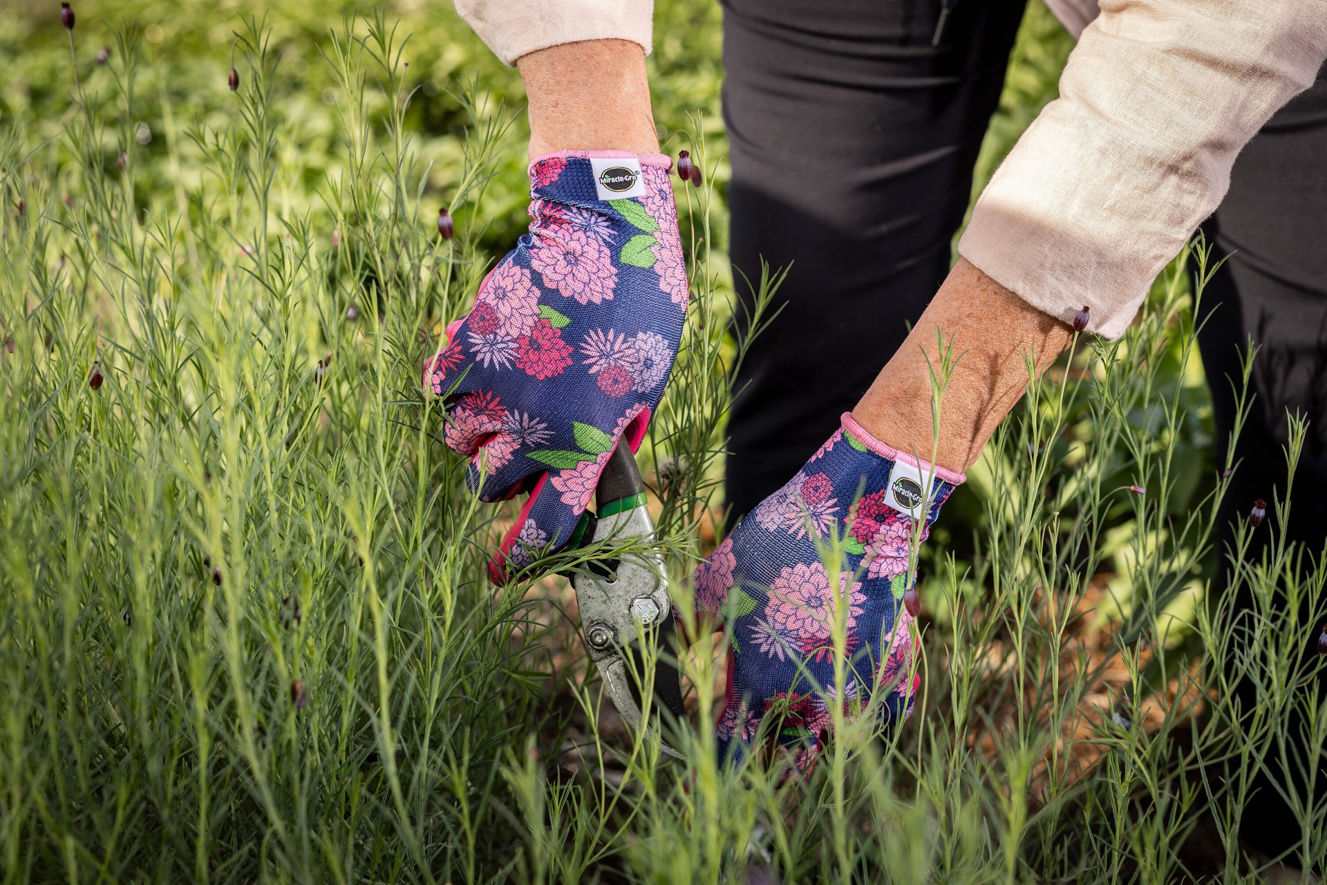 slide 3 of 5, Miracle-Gro Medium/Large Polyurethane Dipped Poly/Cotton Gardening Gloves, (3-Pairs), 1 ct