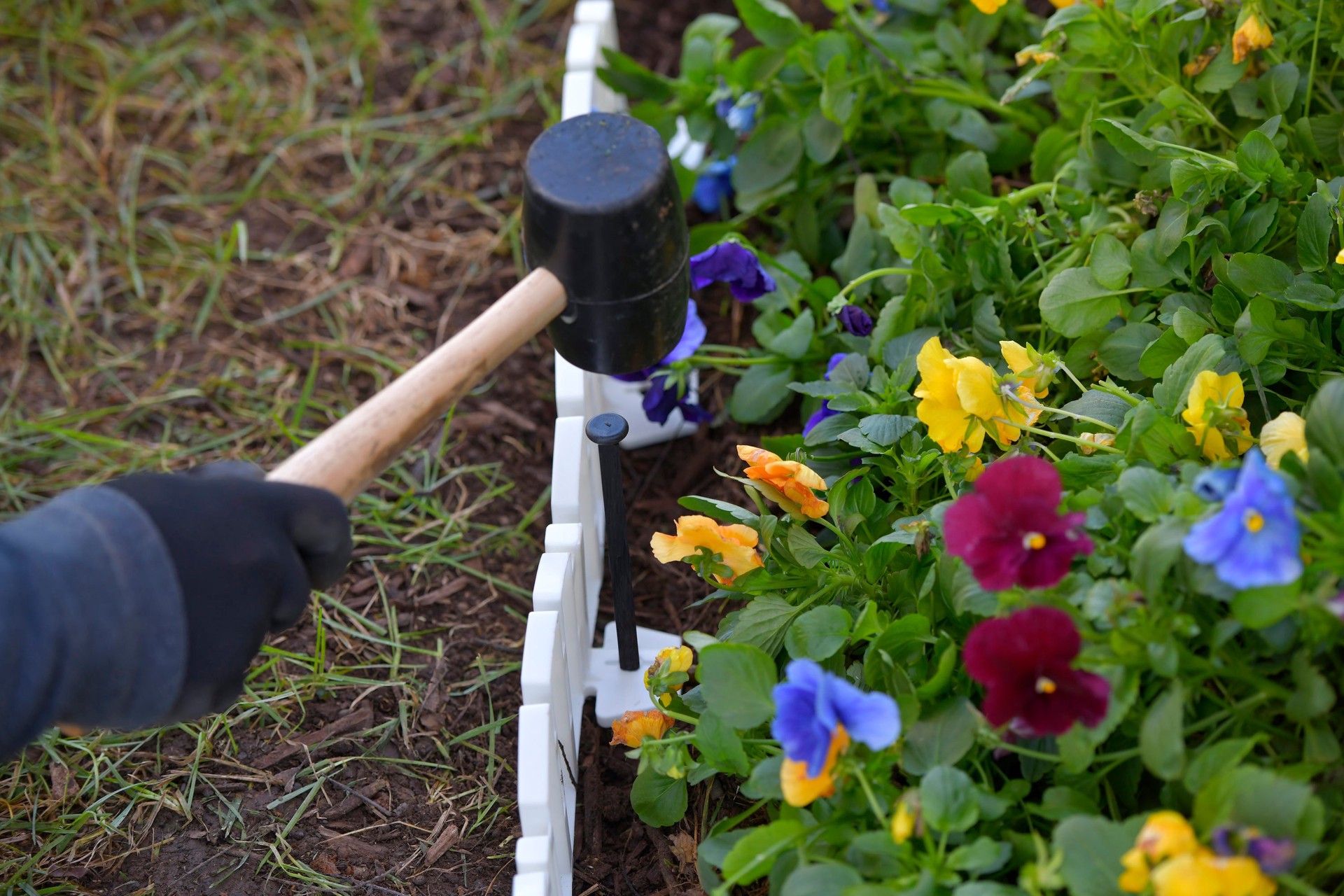 slide 6 of 6, EasyFlex 10-ft x 4.5-in White Adirondack Decorative No-Dig Landscape Edging Kit 8 -Pack White Plastic Landscape edging bundle with stakes, 1 ct