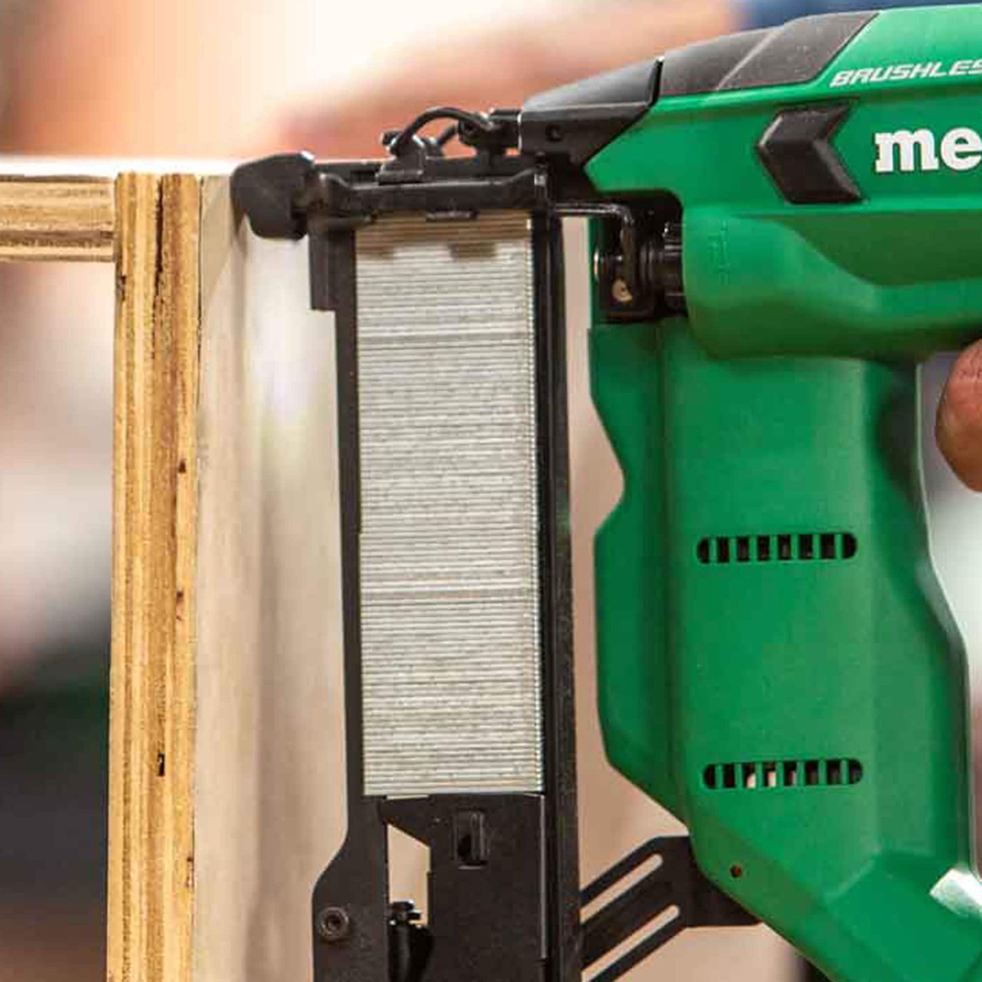 slide 4 of 6, Metabo HPT 1-1/2-in Leg x 1/4-in 18 -Gauge Finish staples 1000 -Per Box, 1 ct