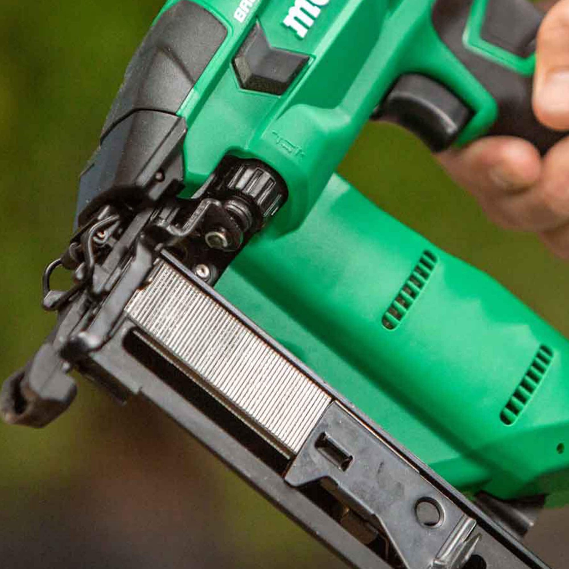 slide 5 of 6, Metabo HPT 1-1/2-in Leg x 1/4-in 18 -Gauge Finish staples 1000 -Per Box, 1 ct