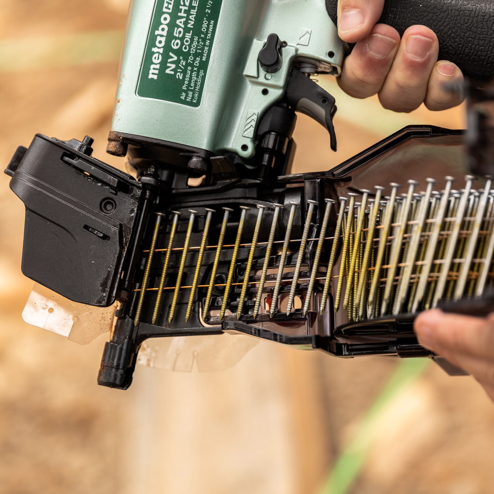 slide 4 of 5, Metabo HPT 2-1/4-in 15 -Degree Hot-dipped galvanized Ring Shank Wire Collated Siding Nails 3600 -Per Box, 1 ct