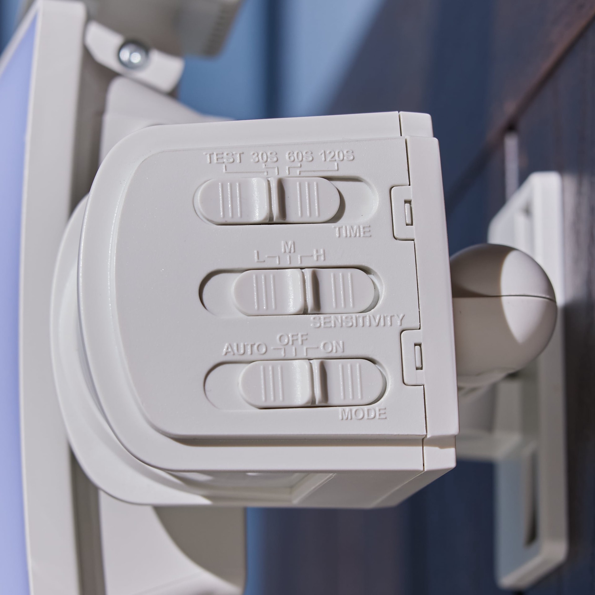 slide 2 of 6, Utilitech 240 -Degree 150 -Wattage Equivalent Solar LED White 3 -Head Motion-Activated Flood Light with Timer 2000 -Lumen, 1 ct