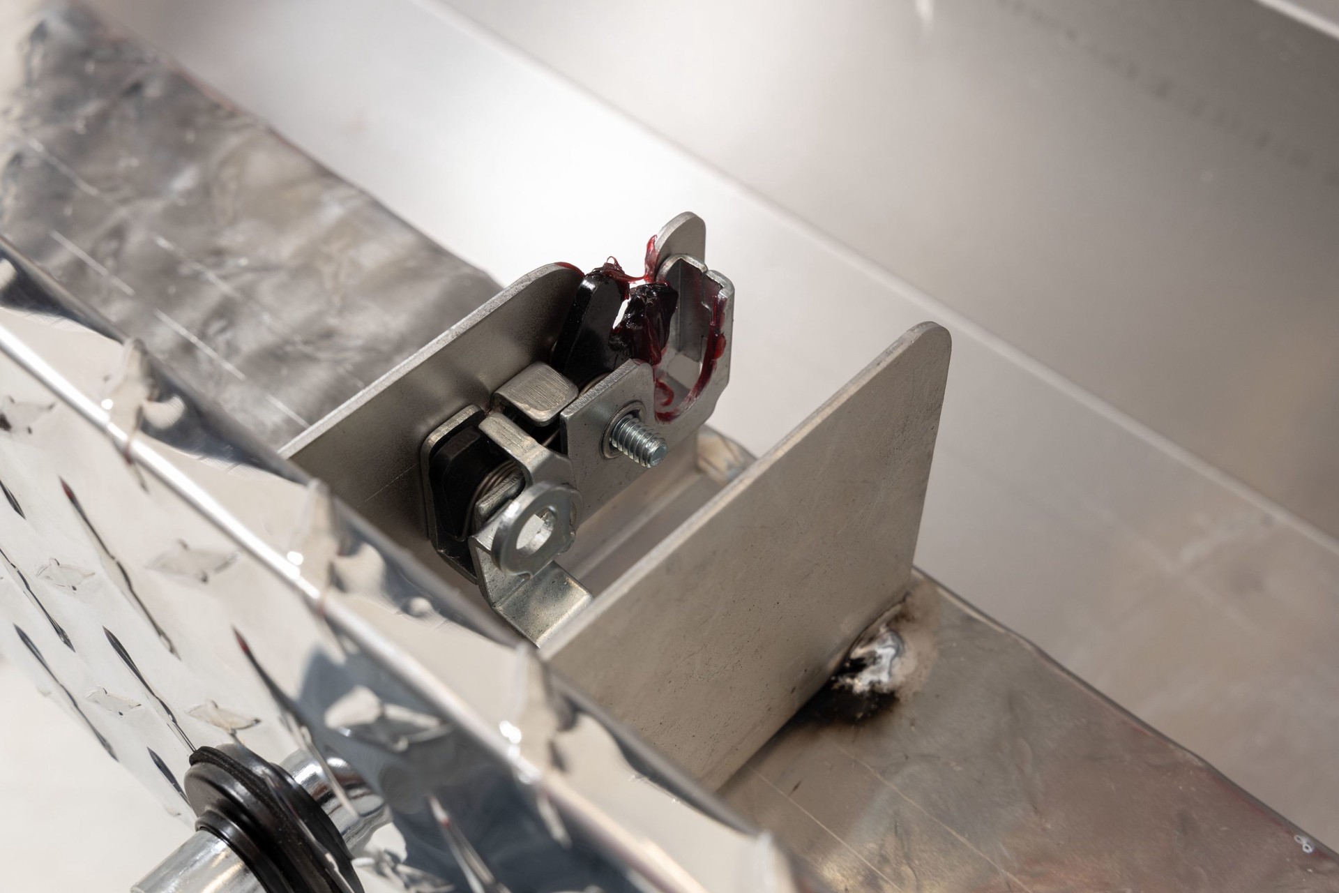 slide 6 of 6, CRAFTSMAN 46.86-in x 15.73-in x 13.27-in Silver Aluminum Side mount Truck Tool Box, 1 ct