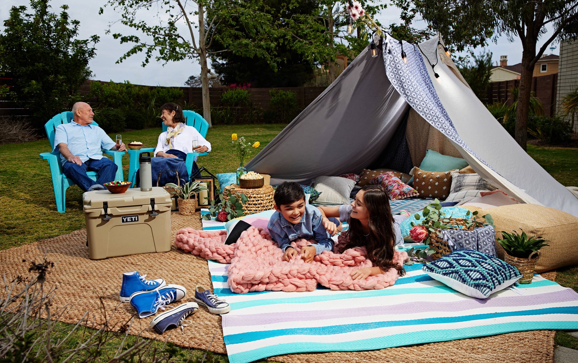 slide 2 of 6, Harbor Breeze 24-ft Plug-in Black Outdoor String Light with 12 White -Light LED Edison Bulbs, 1 ct