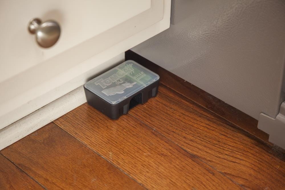 slide 5 of 6, TOMCAT Child Resistant, Disposable Mouse Kill, 1 ct