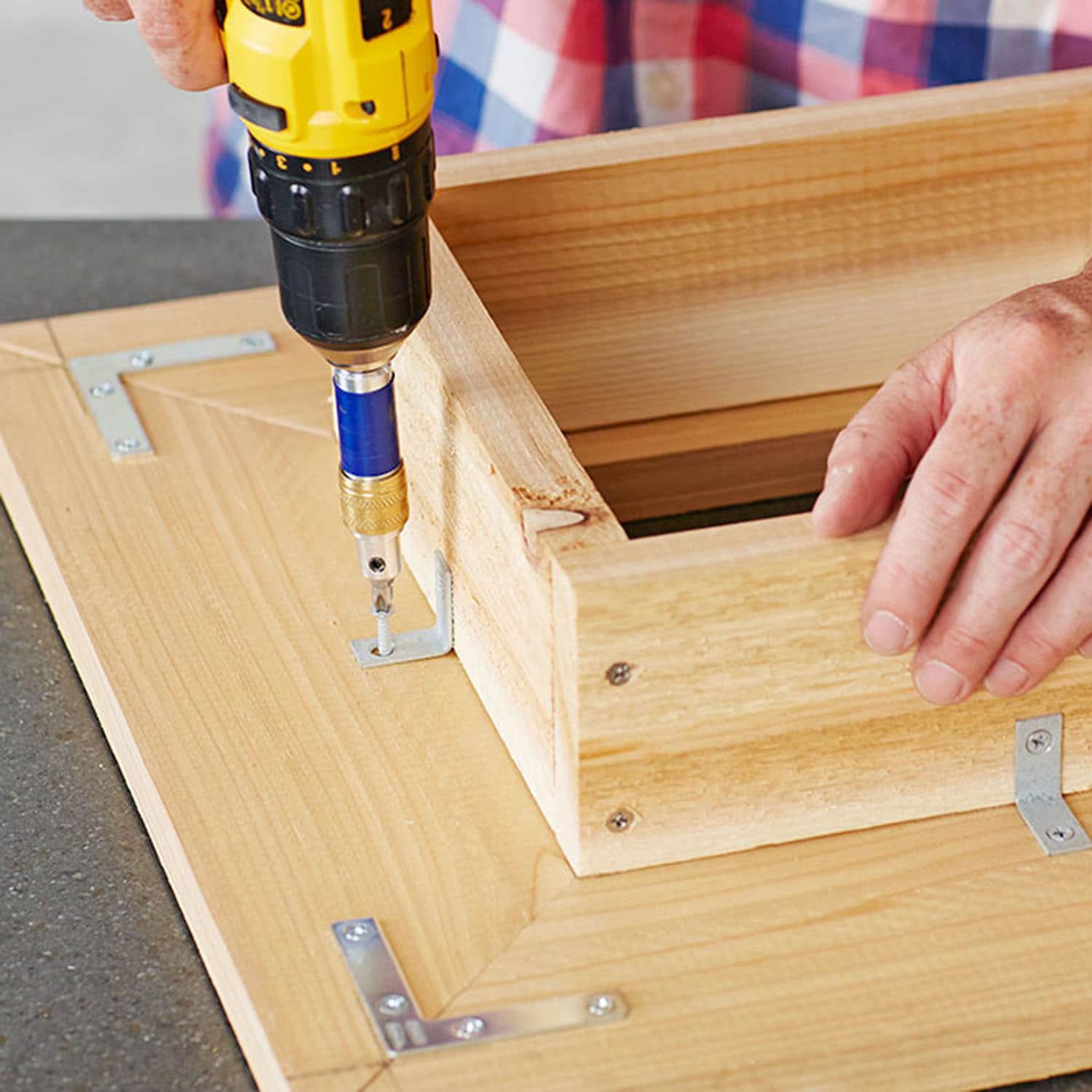 slide 3 of 6, RELIABILT 1-in x 0.5-in x 1-in Galvanized Steel Corner brace 2 -Pack, 1 ct