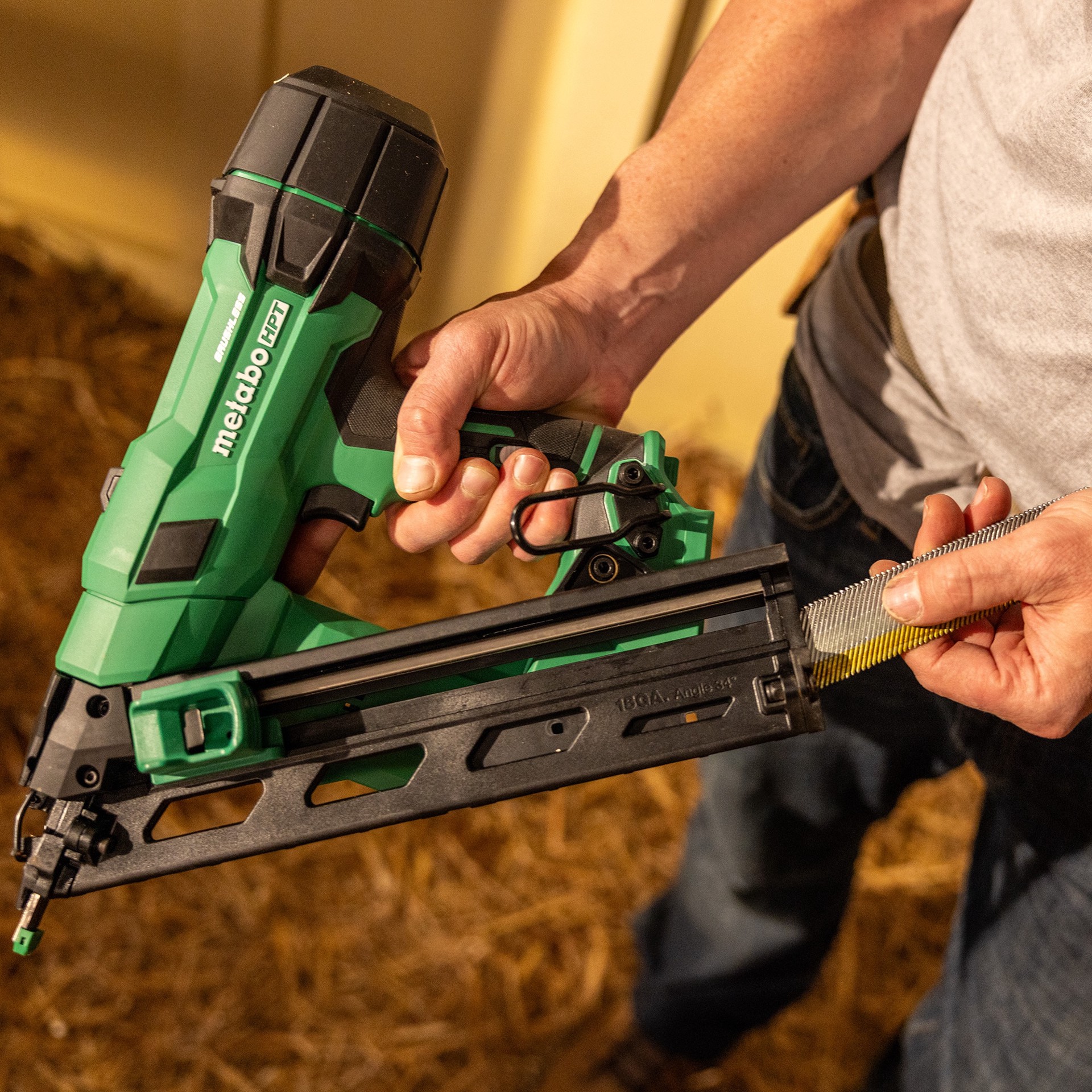 slide 4 of 6, Metabo HPT 1-1/4-in 15 -Gauge Angled Electro-galvanized Collated Finish nails 1000 -Per Box, 1 ct