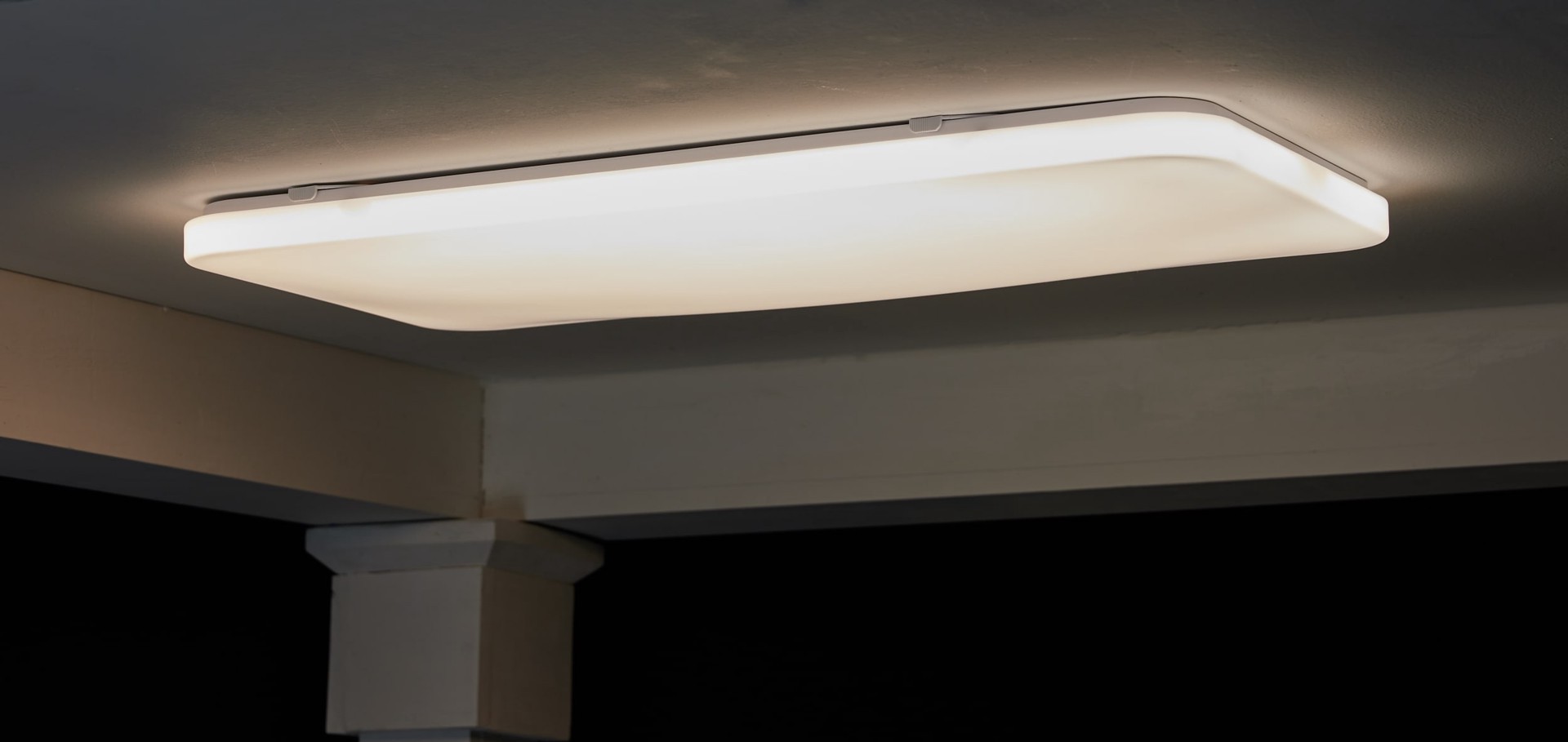 slide 4 of 6, Utilitech 1 -Light 28-in White Integrated LED Flush Mount Light, 1 ct