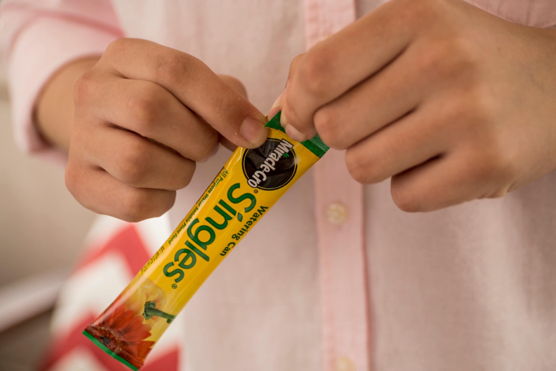 slide 5 of 6, Miracle-Gro Watering Can Singles 24-Count 24-8-16 Water-soluble All-purpose Food, 1 ct