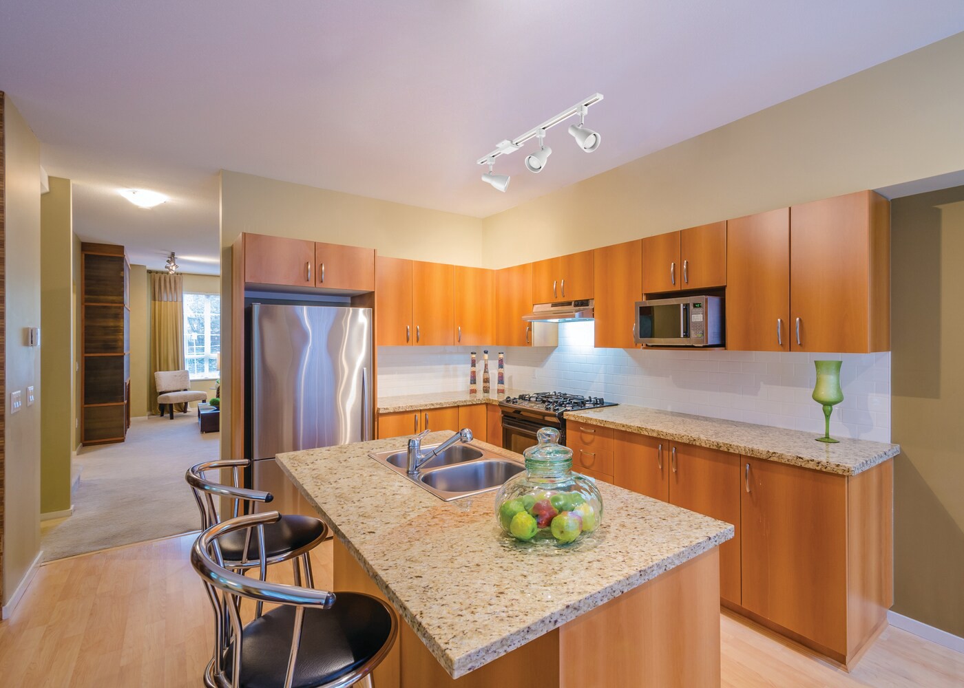 slide 5 of 5, Lithonia Lighting LTKNSTBF Series Track Kit 44.0-in 3 -Light Matte White Integrated Traditional Linear Track Lighting Kit with Step Pivoting Heads, 1 ct