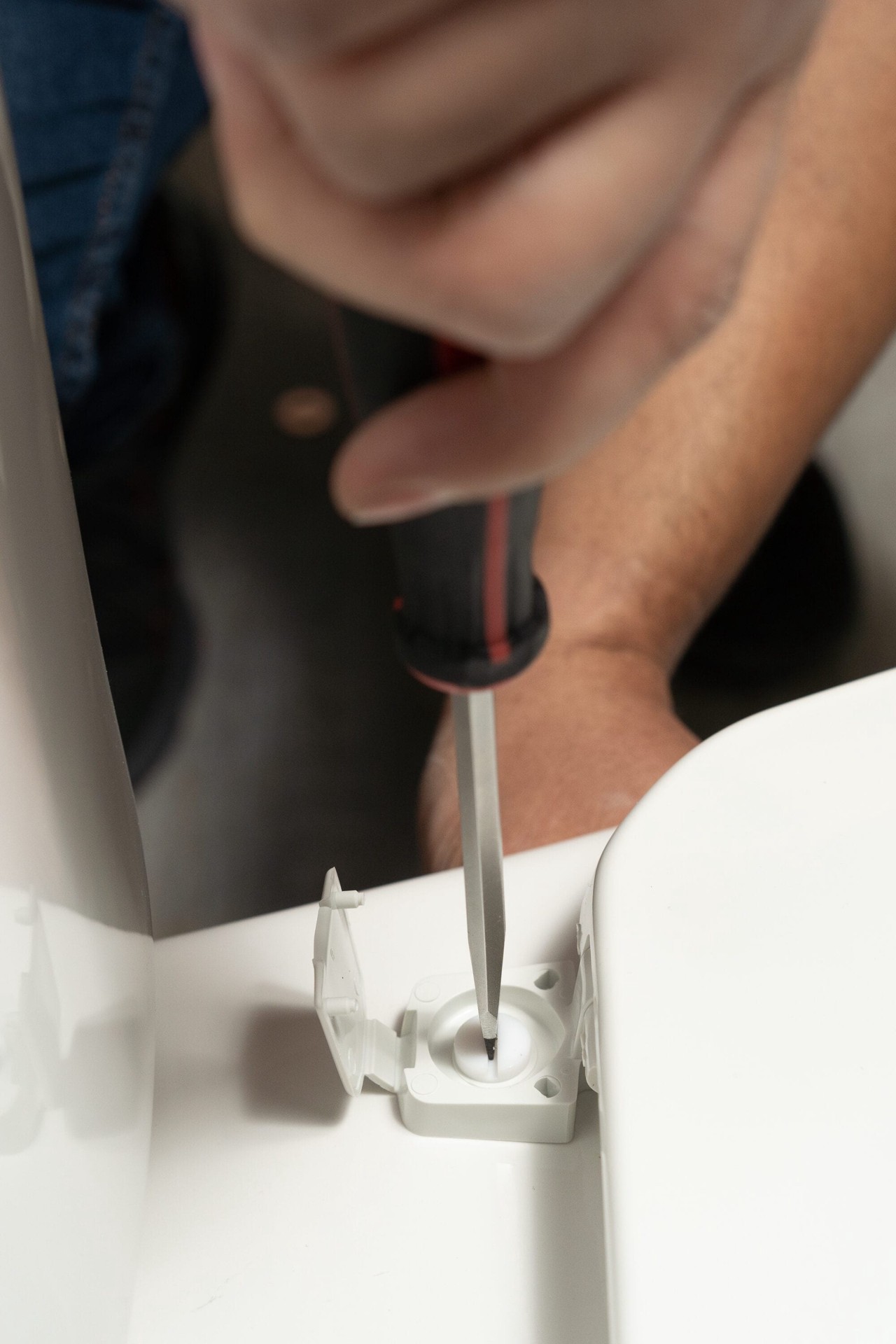 slide 5 of 6, RELIABILT White Seat post mounting kit, 1 ct