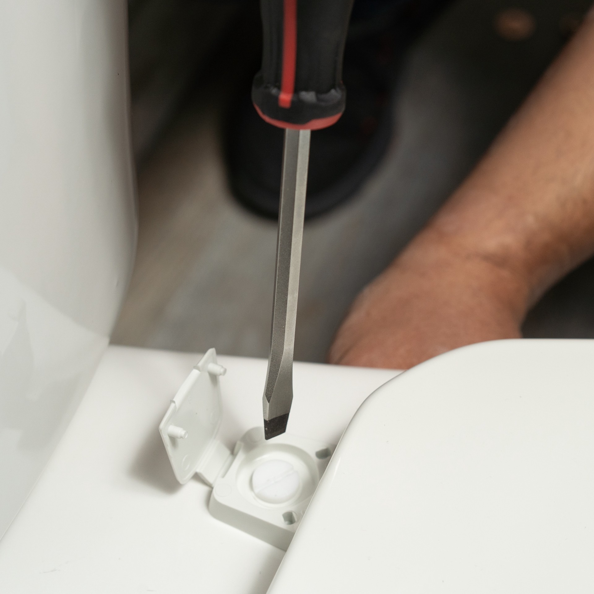 slide 6 of 6, RELIABILT White Seat post mounting kit, 1 ct