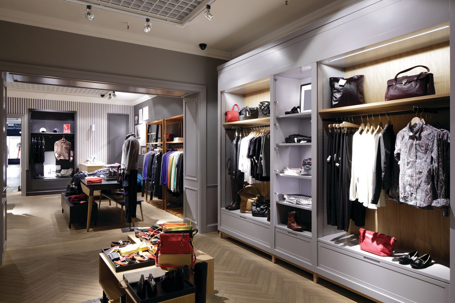 slide 5 of 6, Lithonia Lighting LTIKMSBK LED Series Track Kit 3.5-in 3 -Light Nickel dimmable Integrated Modern/contemporary Linear Track Lighting Kit with Roundback Pivoting Heads, 1 ct