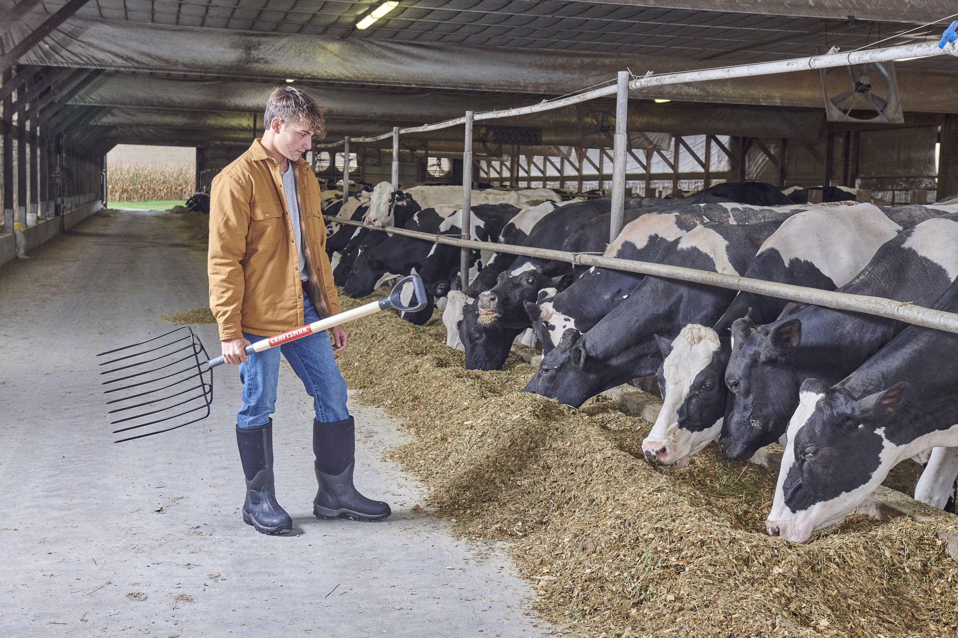 slide 5 of 5, CRAFTSMAN 30-in L Wood-Handle Steel Ensilage Fork, 1 ct