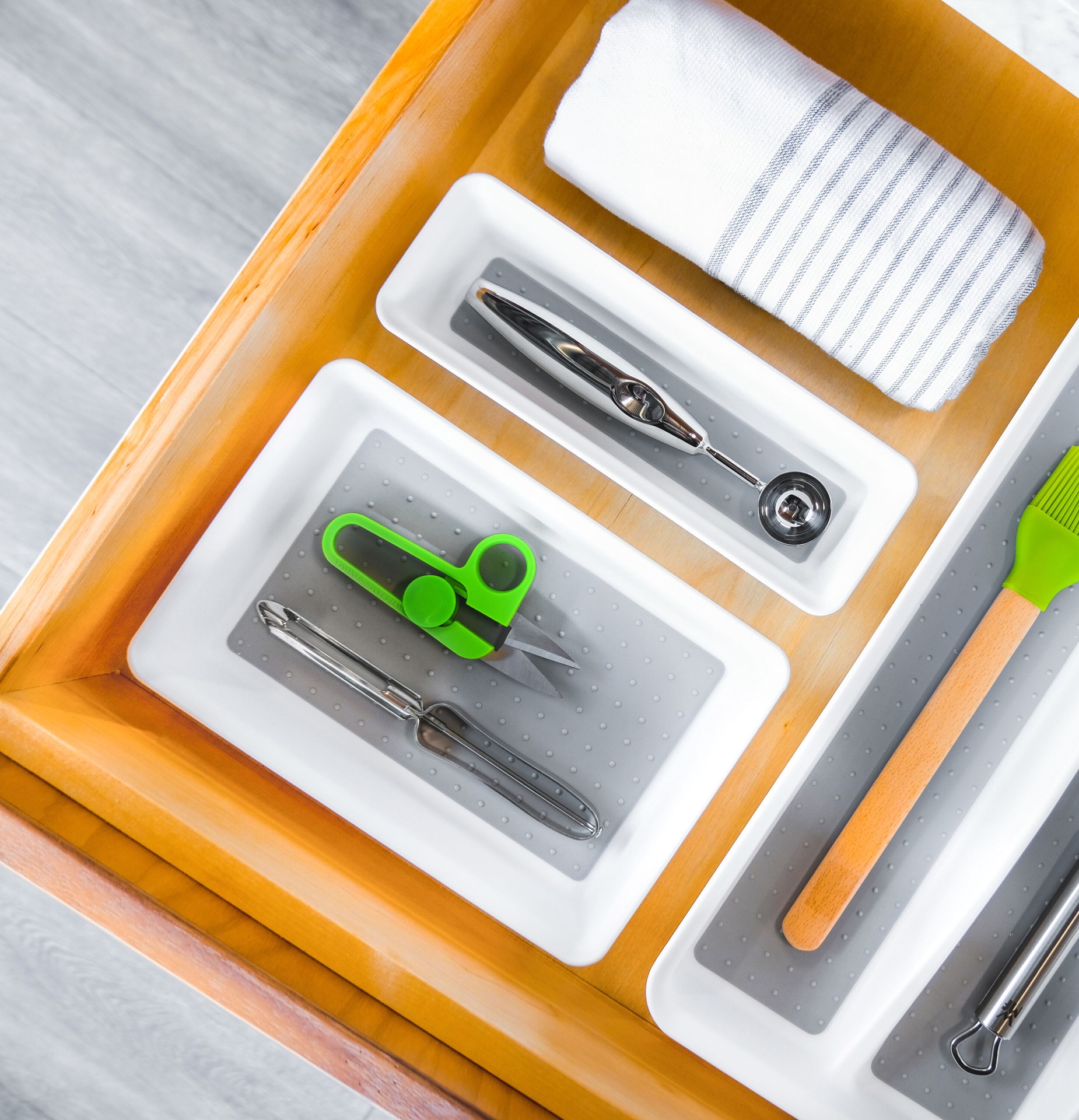 slide 4 of 4, Style Selections 9.06-in x 3.06-in White Plastic Drawer Organizer, 1 ct