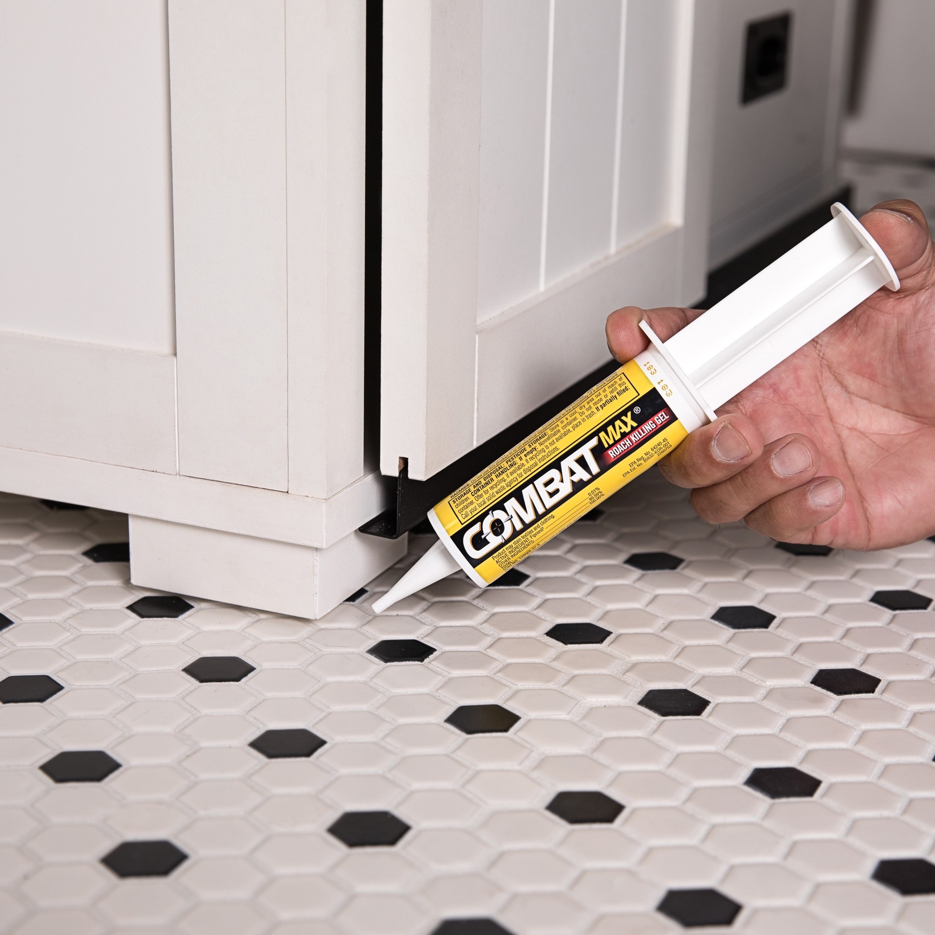 slide 3 of 6, Combat Max Indoor/Outdoor Roach Killing Bait Gel 2.1 -oz Roach killer, 1 ct