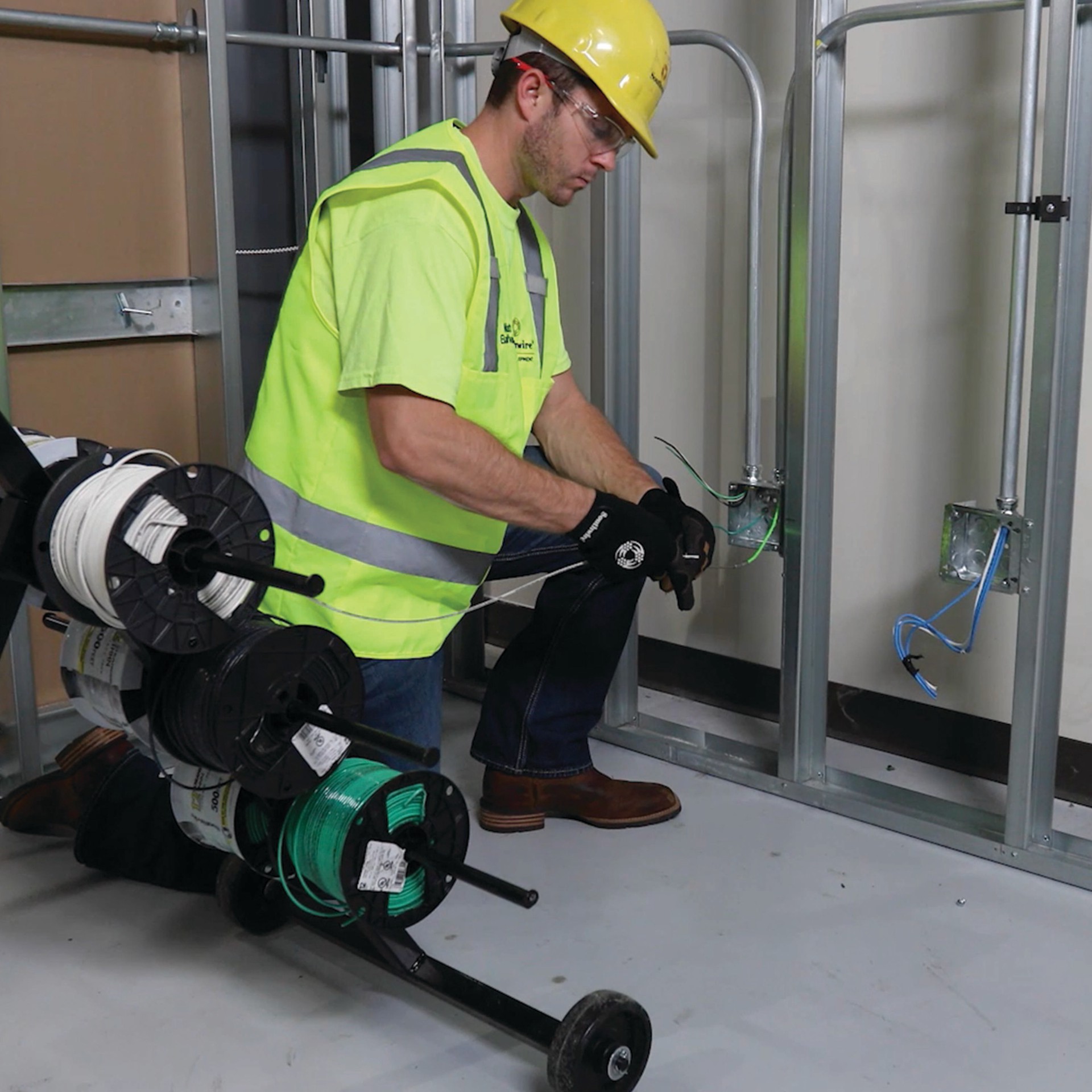 slide 5 of 6, Southwire SIMpull 500-ft 6 -AWG Green Stranded Copper THHN wire ( By-the-roll ), 1 ct