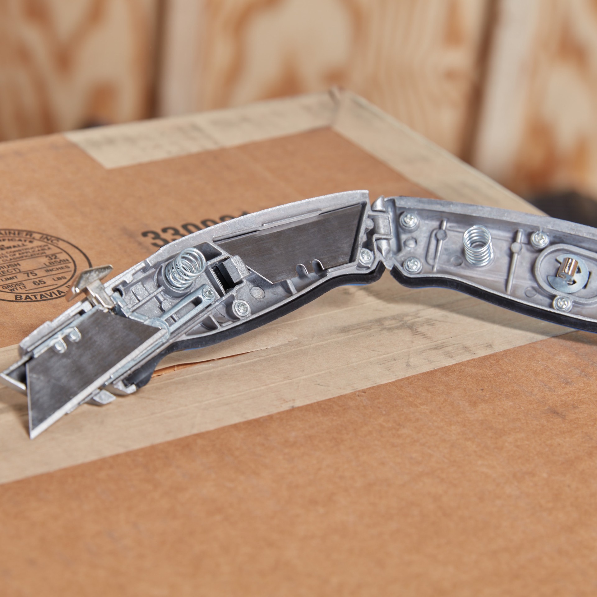 slide 2 of 6, Kobalt 3/4-in 3 -Blade Retractable Utility Knife with On Tool Blade Storage, 1 ct